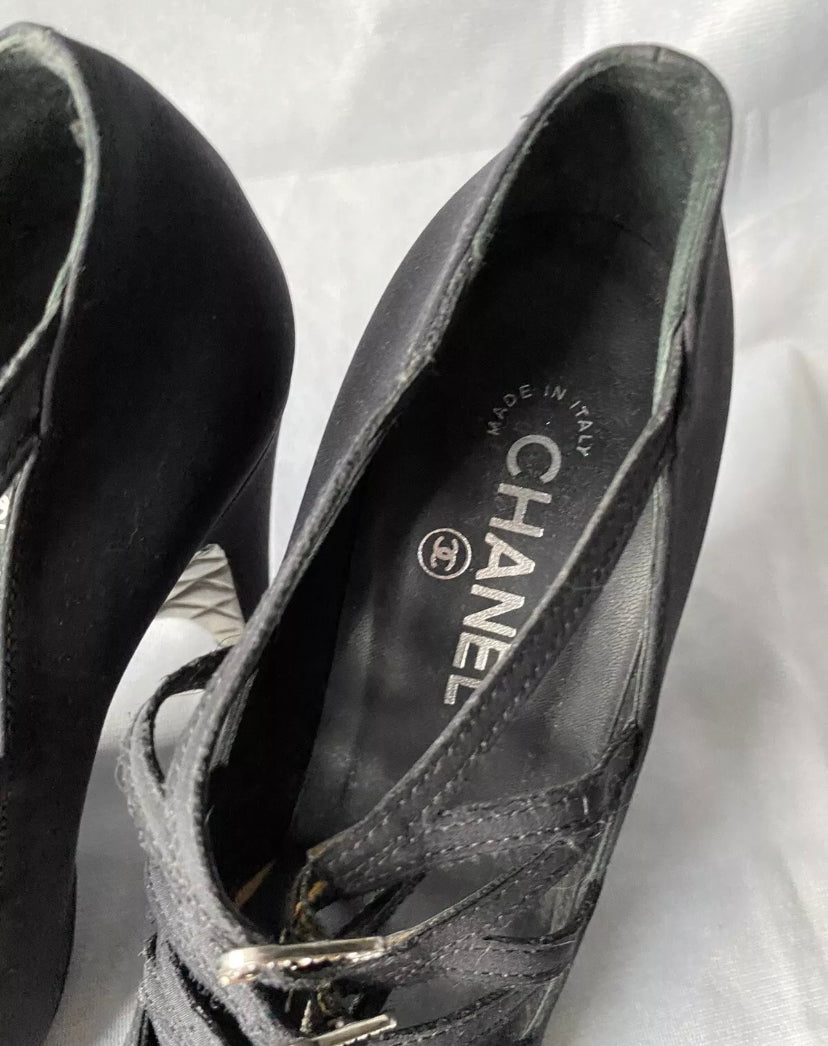 Chanel Pump Black Satin Matelasse Heels Rhinestone Buckle 37.5eu 4.5uk Fall 2007